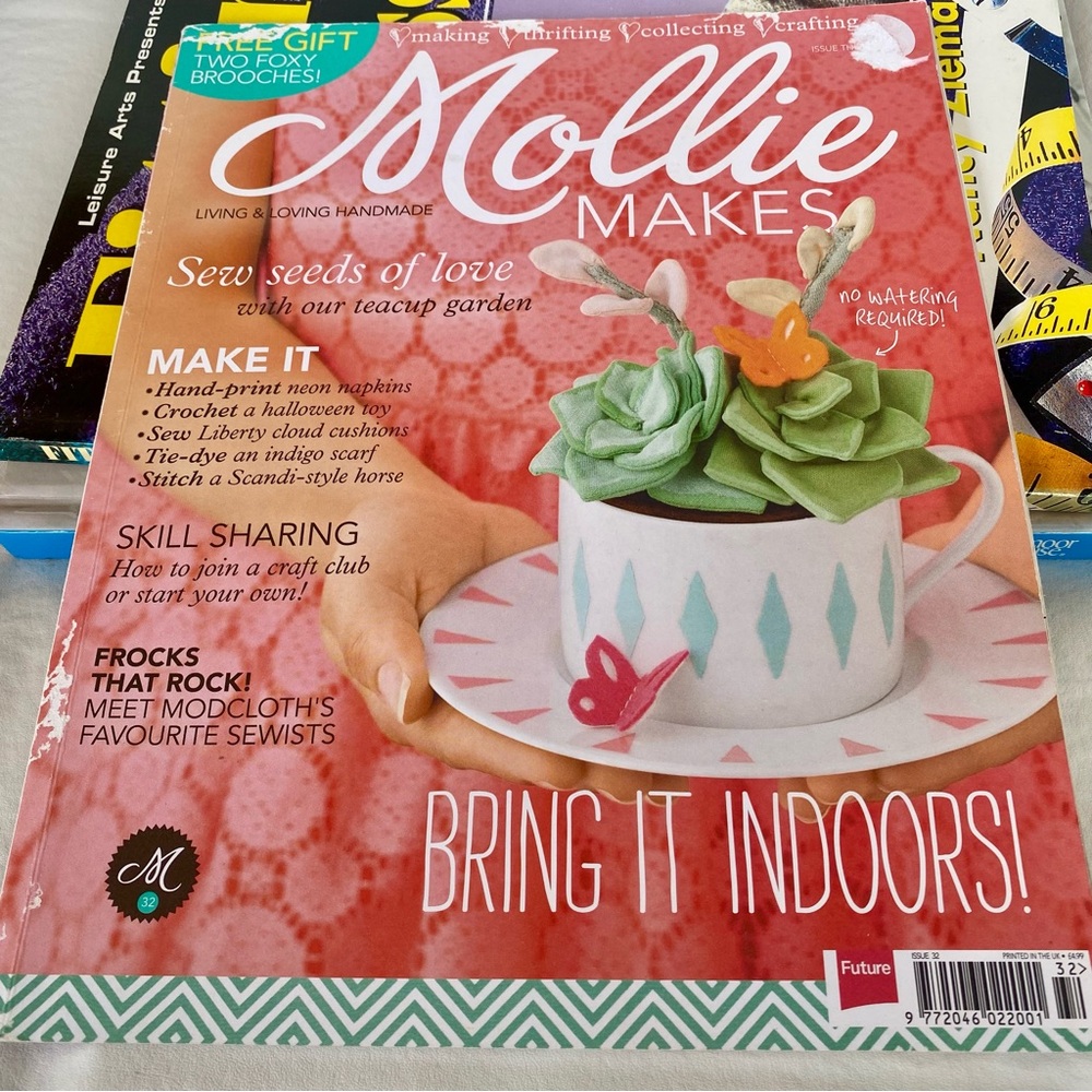 Bundle Lot 4 Sewing Books and 1 Crafting Sewing Magazine - Picture 6 of 10
